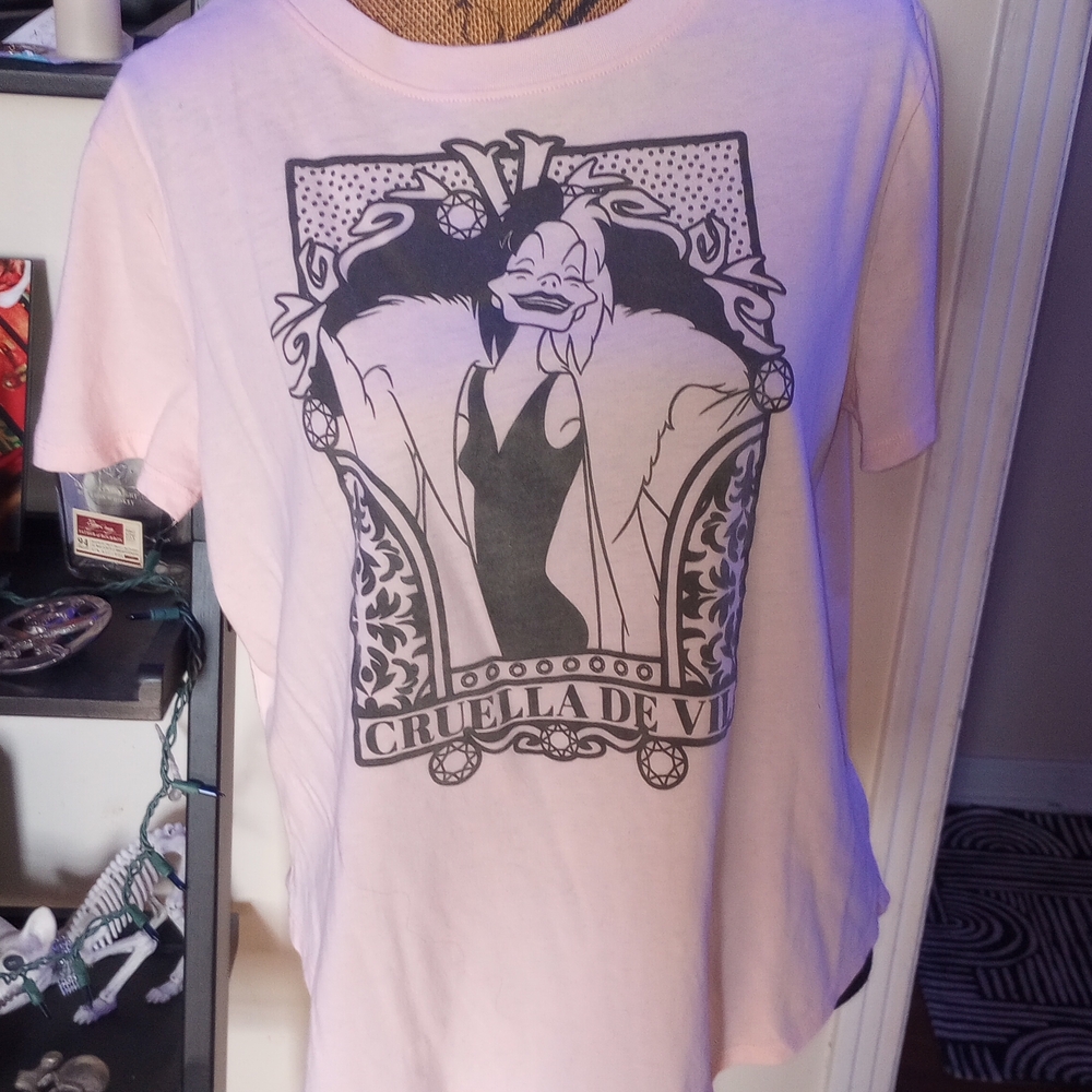 Disney Cruella de Vil Graphic Light Pink Tee